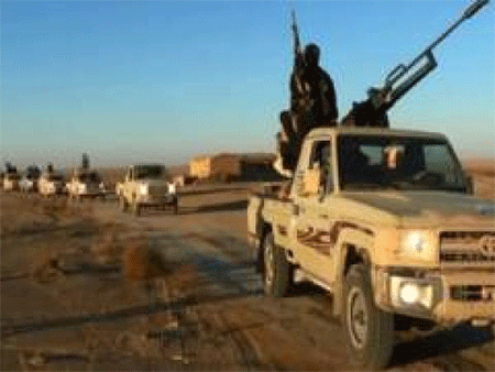 un convoy de terroristas de Daesh Mueren más de cuarenta terroristas de Daesh en un bombardeo en Siria